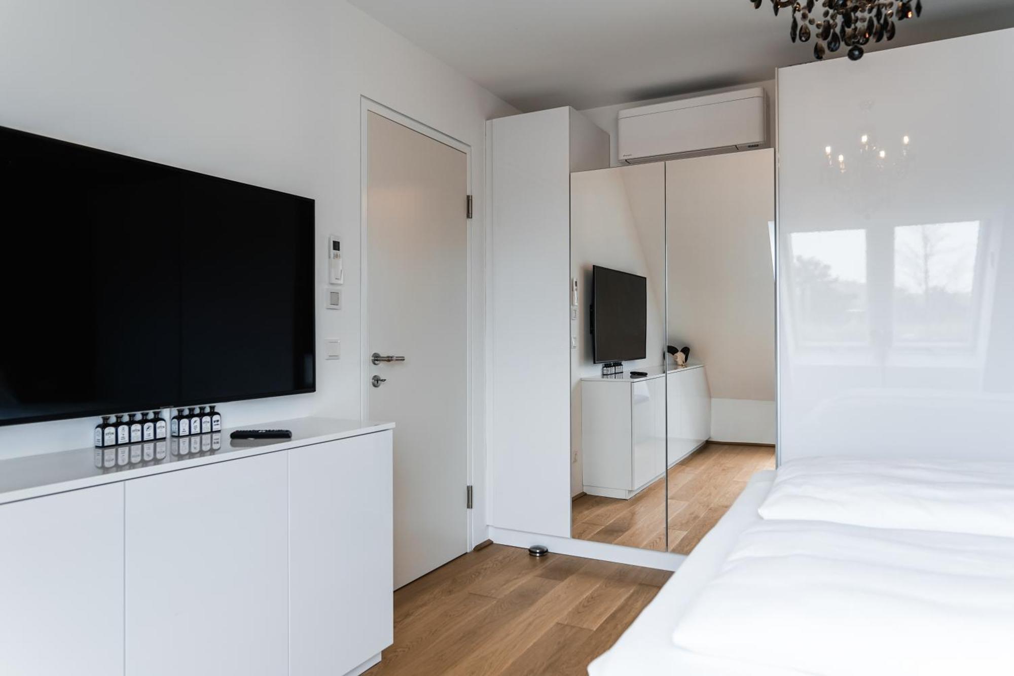 Modern Stylish Design Apartment With Free Parking Emily Вена Экстерьер фото